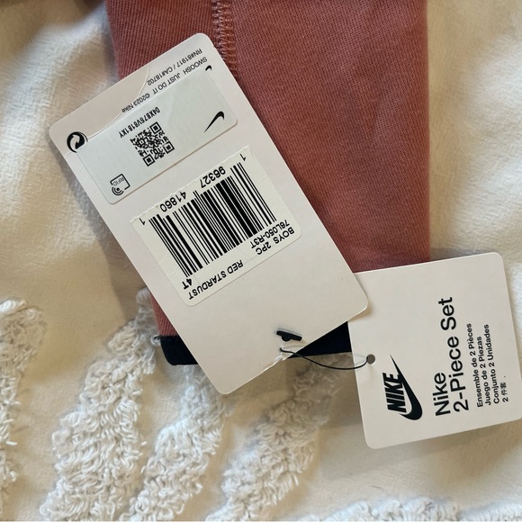 Nike Sportswear Tech Fleece Full-Zip Set
Toddler 2-Piece Set. Size 4T, NWT! - Picture 7 of 10